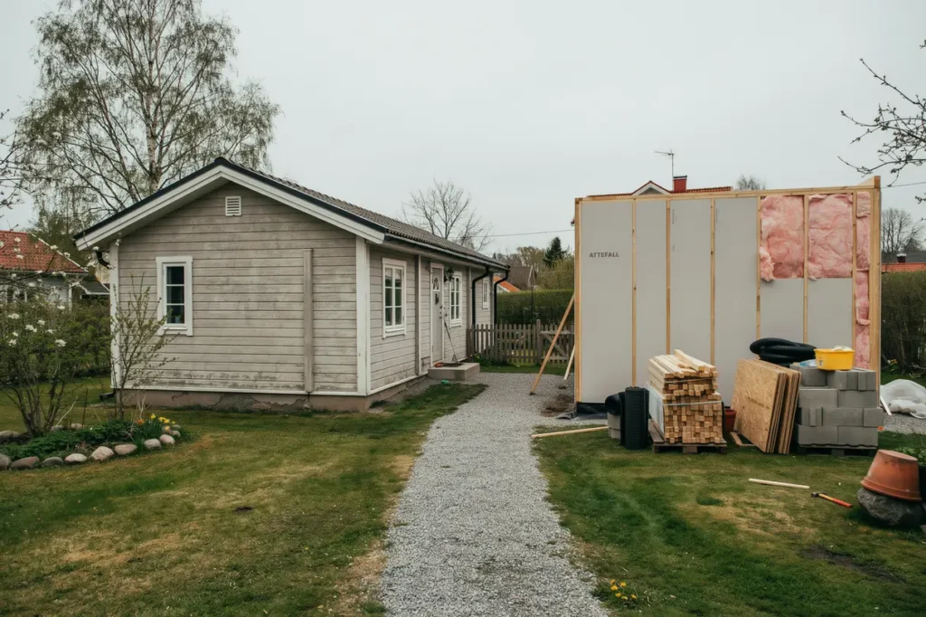 attefallstillbyggnad utan misstag praktiska r d om bygglov placering och budget
